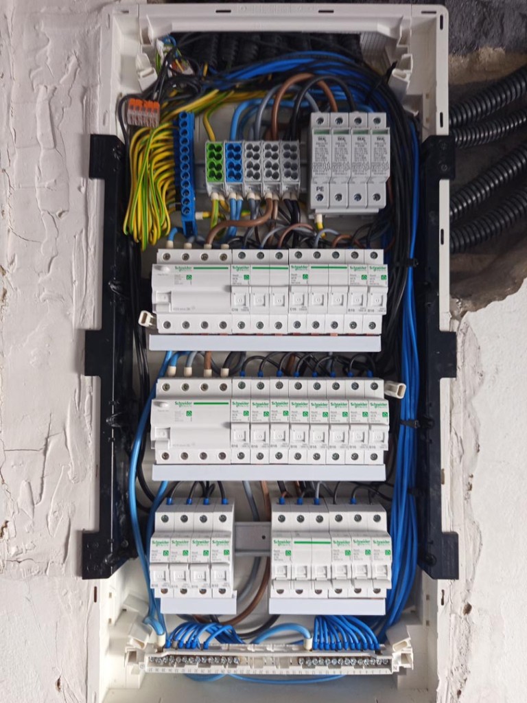 Villanyszerelés Debrecenben – Hüse Electric